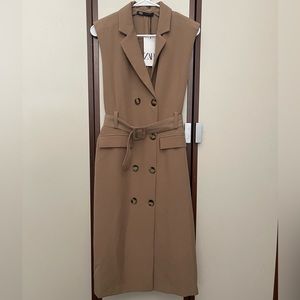 New Zara Dress Camel Size XSmall with padded shoulders